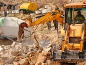 الاحتلال يهدم