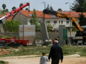 نتنياهو يوافق على بناء (300) وحدة استيطانية بالضفة