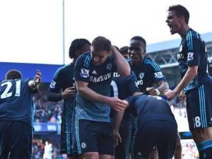 التحقيق بإلقاء مقذوفات على لاعبي تشلسي