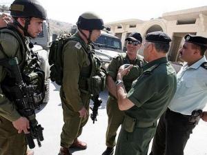 السلطة تعيد مستوطنين للجانب الفلسطيني 
