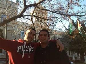 صورة الشابين