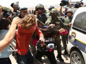 قوات الاحتلال تعتدي على الصحفيين