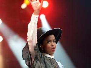 المغنية لورين هيل