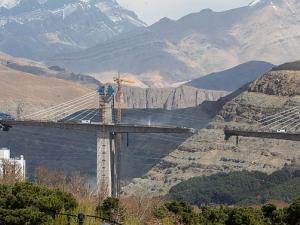 ساعات قبل انتهاء مهلة ترامب: اتصالات دبلوماسية حثيثة مع طهران لاحتواء المواقف ومنع التصعيد