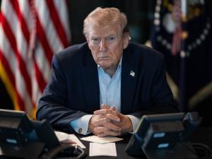 ترامب يهدد السفن الإيرانية بمصير قوارب تهريب المخدرات