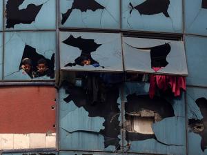 تقرير: مقترح جديد لدفع مفاوضات القاهرة بين حماس وملادينوف... ما الخلافات وماذا يتضمن؟