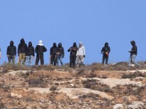 إصابة 8 فلسطينيين بينهم رضيع بعد محاولة إحراقهم في هجوم للمستوطنين