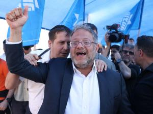 في غياب نتنياهو.. مشادة كلامية بين بن غفير وهنغبي خلال جلسة بشأن زيارة الصليب الأحمر لأسرى حماس