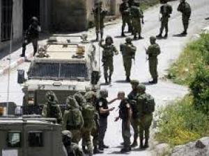 اعتقالات ومداهمات واسعة بالضفة.. احتجاز رئيس بلدية قراوة بني حسان