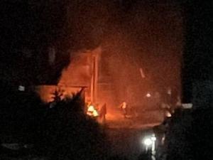 خروقات إسرائيلية متواصلة بغزة: جرحى باستهداف مركبة في النصيرات