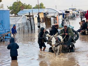 خروقات الهدنة: شهداء ومصابون بهجمات إسرائيلية بينها قرب مركز إيواء بمدينة غزة