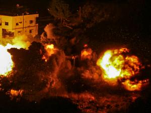 غارات إسرائيلية على بلدات بجنوب لبنان والاحتلال يعلن مهاجمة مستودعات أسلحة لحزب الله