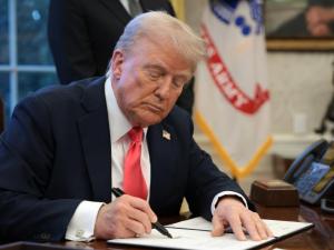 ترامب يوقع على نشر وثائق إبستين ويلتقي ممداني الجمعة