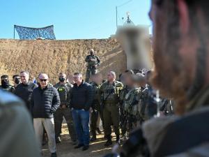 نتنياهو "يتجوّل" في جنوب سورية برفقة كاتس وزامير... ودمشق تندّد