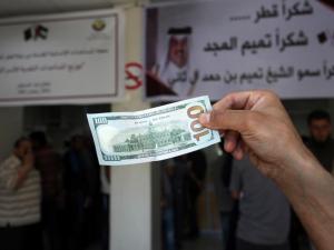 العمادي يعلن صرف المنحة القطرية في النصف الأول من حزيران