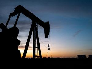 رغم تقلباتها الجمعة: أسعار النفط تسجل ارتفاعا أسبوعيا