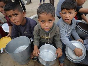 الحرب على غزة: مجازر جديدة بحق النازحين ورفض أممي لخطة إسرائيل للمساعدات
