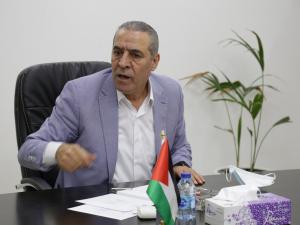 كاتب إسرائيلي: حسين الشيخ ساهم في تعزيز السيطرة الإسرائيلية وهو من إنتاج النخبة العسكرية لدى الاحتلال