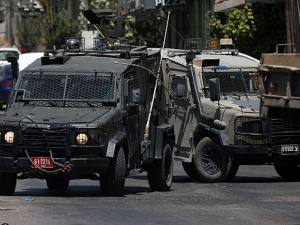 العدوان على الضفة: اعتقالات واقتحامات وسرقة أملاك فلسطينية