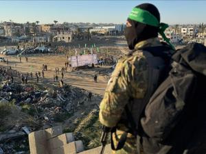   حماس تعلن استعدادها لتسليم سلاحها لسلطة فلسطينية بشرط