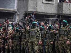 "نيويورك تايمز" نقلا عن مسؤولين إسرائيليين واستخبارات عرب: حماس تستعيد قوتها بقطاع غزة وتملأ الفراغ