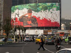 واشنطن تسحب قوات من قواعدها الرئيسية بالشرق الأوسط وإيران تهدد باستهدافها ردا على أي هجوم