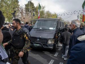 إيران تبعث رسائل عسكرية ودبلوماسية لترامب وتواصل الاعتقالات