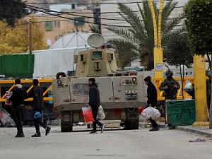 هجمات للمستوطنين واقتحامات لقوات الاحتلال: إصابات واعتقالات في الضفة