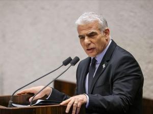 لابيد يحرض على قصف حقول النفط ومحطات الطاقة بإيران لإسقاط النظام