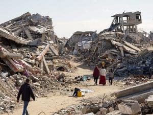 الحرب على غزة | شهيد في دير البلح ومصابون بقصف قارب صيد