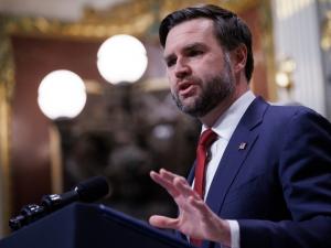 البنتاغون يرصد "محاولات إيرانية" لتصنيع قنبلة نووية.. وفانس يحذر!