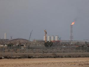 الحرب على إيران تعطل صادرات النفط والغاز من الشرق الأوسط: ماذا حدث؟