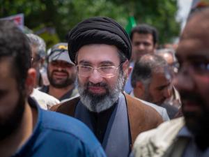 مجتبى خامنئي مرشدا جديدا لإيران خلفا لوالده