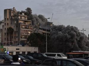 لبنان | شهداء في غارات عنيفة على بيروت وحزب الله يطلق موجة عمليات "خيبر 1"