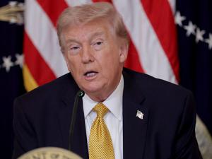 ترامب يهدد إيران بضرب محطات الطاقة إذا لم تفتح هرمز خلال 48 ساعة