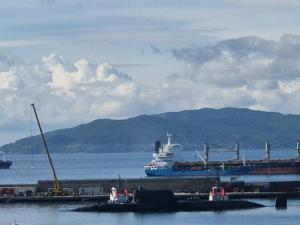 وصول غواصة بريطانية إلى بحر العرب حاملة صواريخ لضرب إيران