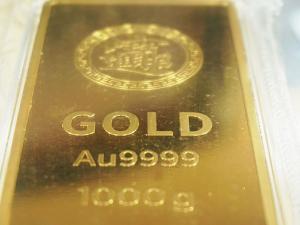 الذهب ينخفض بأكثر من 3% مع تزايد مخاوف التضخم