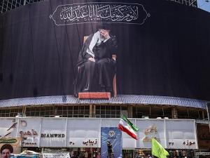 بعد ضربات واشنطن.. الحرس الثوري يعلن استهداف مواقع أميركية