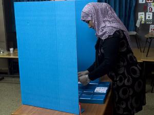 استطلاع: 12 مقعدا للأحزاب العربية وآيزنكوت وبينيت يتفوقان على نتنياهو
