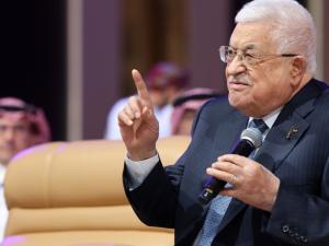 عباس يتخوّف من ترحيل الفلسطينيين بالضفة للأردن بعد انتهاء حرب غزة! والاحتلال يرتكب 7 مجازر جديدة بالقطاع