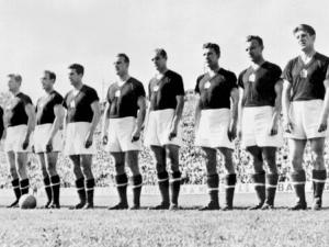 وفاة آخر رموز منتخب المجر الذهبي