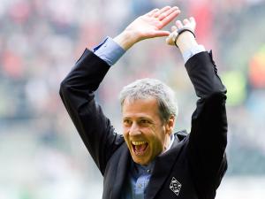 استقال مدرب جلادباخ الألماني