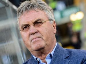 صحيفة: مدرِّب هولندا سيستقيل