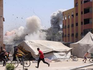 إسرائيل تواصل خرق الهدنة: غارات جوية على غزة ونسف منازل في خانيونس