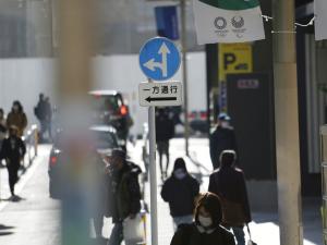 النسخ الجديدة لكورونا تثير القلق بالعالم ودول تغلق معابرها