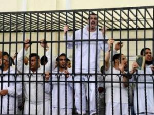 القضاء المصري يحكم على 8 من أنصار مرسي بالسجن 25 عاما