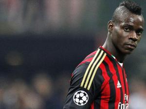 بالوتيلي لمنتقديه: "اخرسوا"