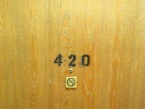 الغرفة 420