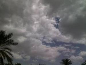 جو غائم جزئيًا وفرصة لأمطار متفرقة اليوم وغدًا