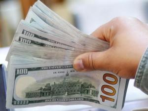 الدولار يسجل ارتفاعًا جديدًا مقابل الشيكل "الإسرائيلي" اليوم